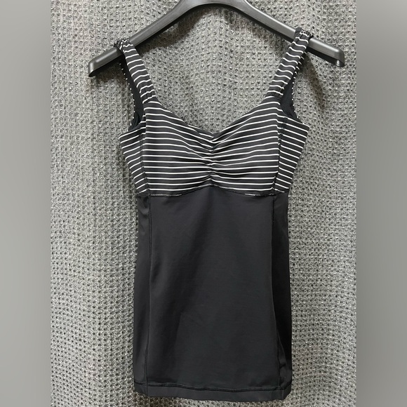 Lululemon Tops - Lululemon Aria II Tank Top Size 6 Black White Parallel Stripe Yoga Shelf Bra